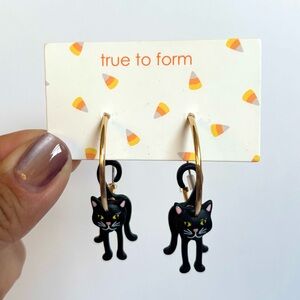 ⚡️ Gold hoops with black cats